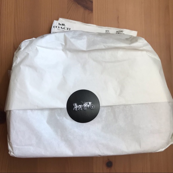 ❤️🐭 Disney Mickey Mouse X Keith Haring Serena Satchel Gold/Electric Red Multi - Picture 12 of 12